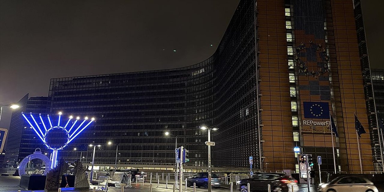 Ab Ve Nato Ukrayna İle Dayanışma İçin Işıklarını Kapattı