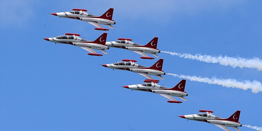 Türk Yıldızları'ndan Fethiye'de Muhteşem Gösteri