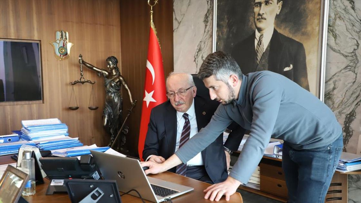 Tekirdağ Büyükşehir Belediye Başkanı Kadir Albayrak, Aa'nın "yılın Fotoğrafları" Oylamasına Katıldı