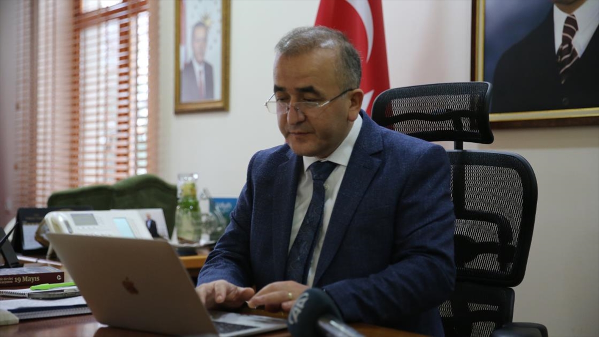 Tokat Valisi Hatipoğlu "yılın Fotoğrafları" Oylamasında "togg'un İlk Yolculuğu" Fotoğrafına Oy Verdi