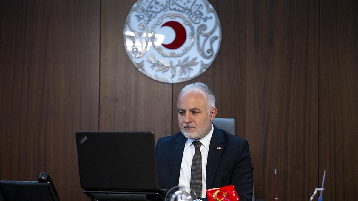 Türk Kızılay Genel Başkanı Kınık'ın "yılın Fotoğrafları" Oylamasındaki Tercihi "hayata Tutunanlar"