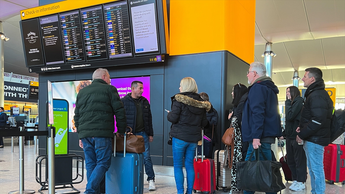 İngiltere'de Havalimanlarındaki Sınır Güvenlik Personeli 8 Gün Sürecek Grev Başlattı