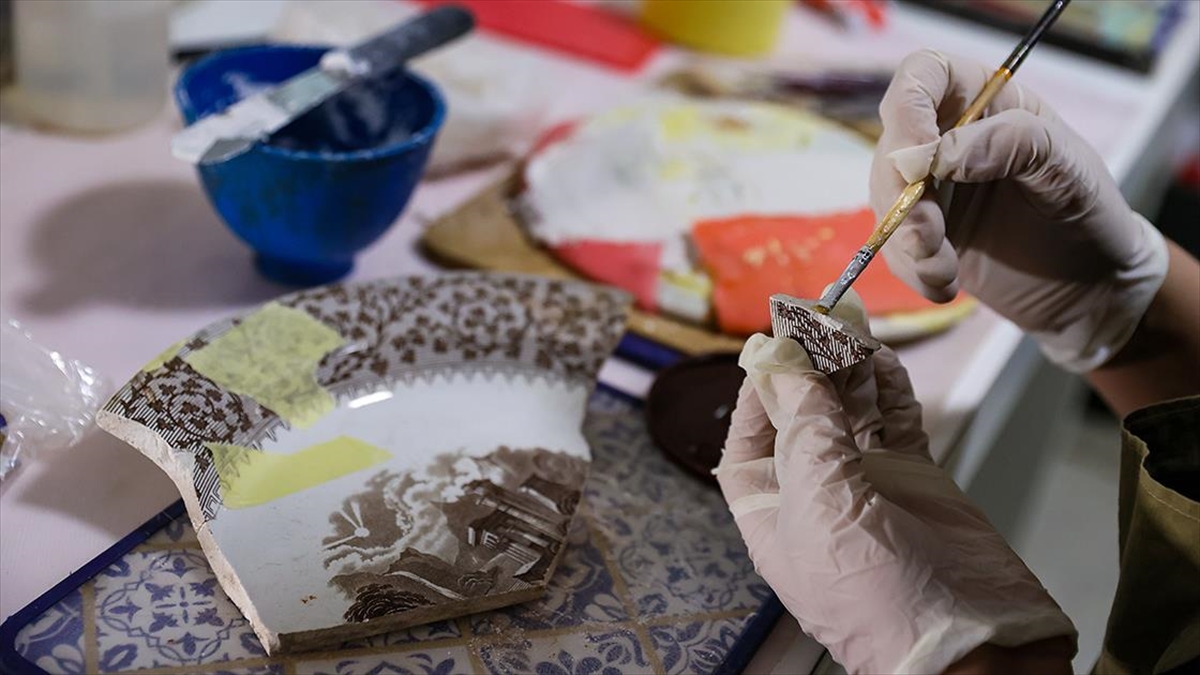 Antik Kentten Çıkan Eserler Restoratörlerin Elinde Yapbozun Parçaları Gibi Birleşiyor