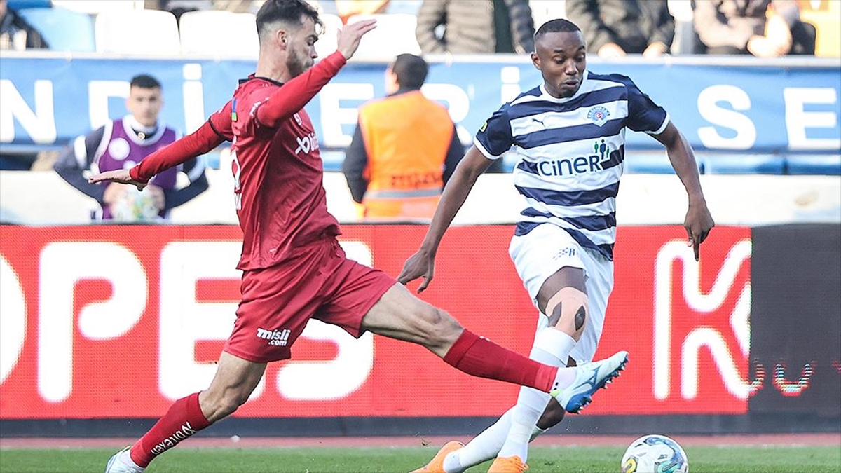 Sivasspor Deplasmanda Kasımpaşa'yı 2 Golle Mağlup Etti