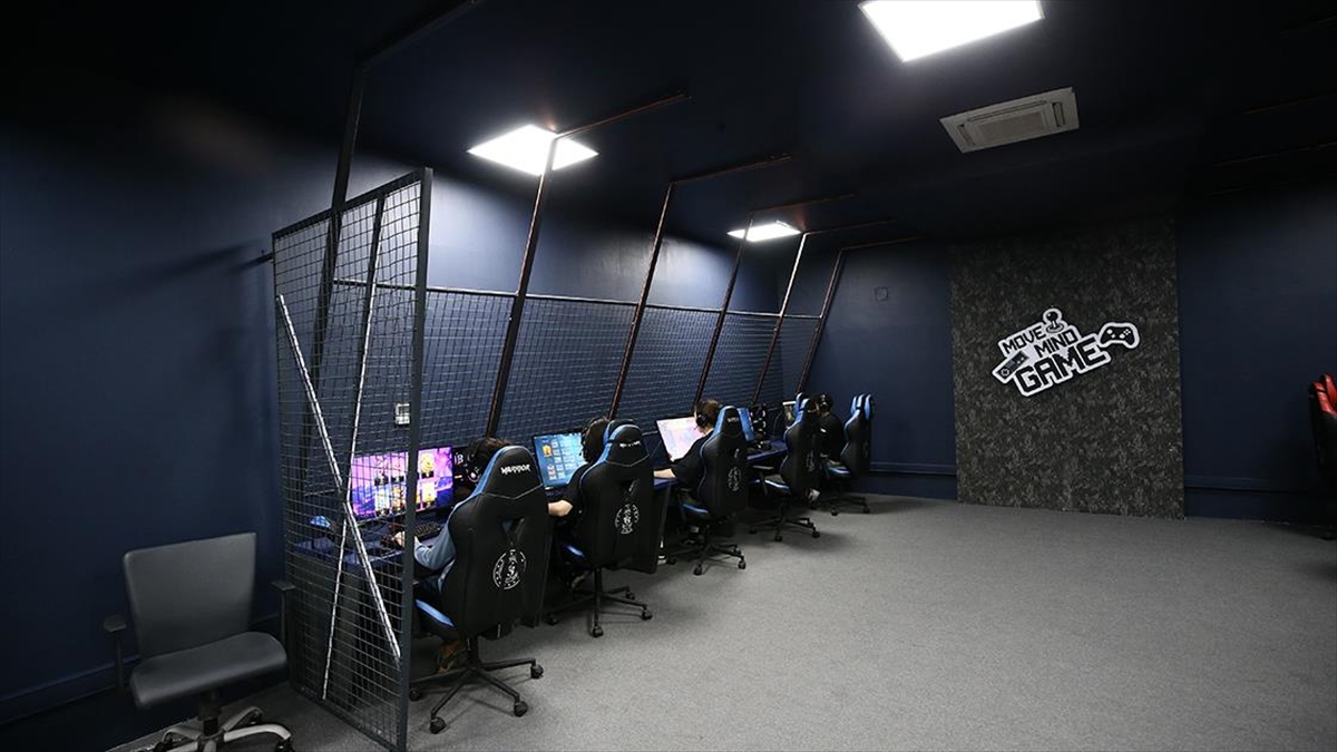Geleceğin E-sporcuları Adana'da Kurulan Salonda Eğitilecek
