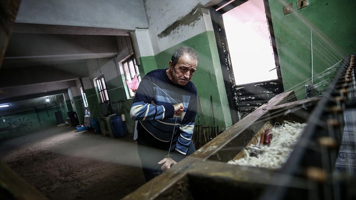 Bursalı Devdah Yarım Asırdır Koşarak Mesleğini Yaşatıyor