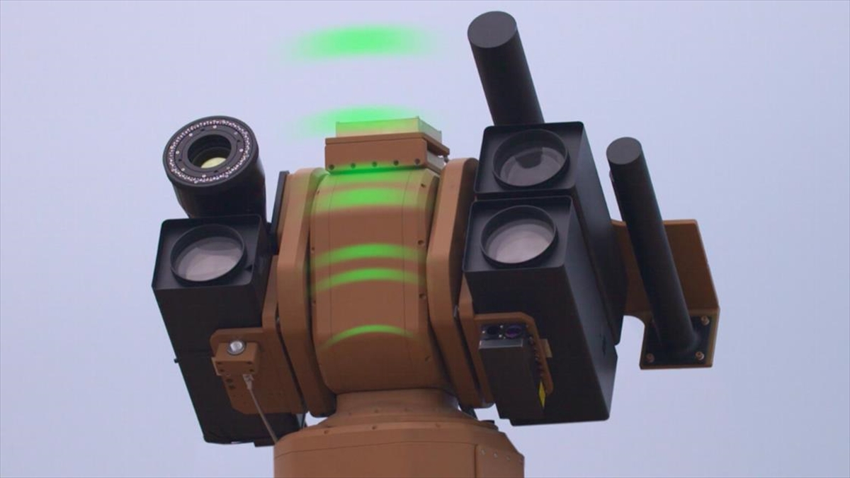 Yüksek Güçlü Lazer Silahı Alka Hedefi Tam İsabetle Vurdu