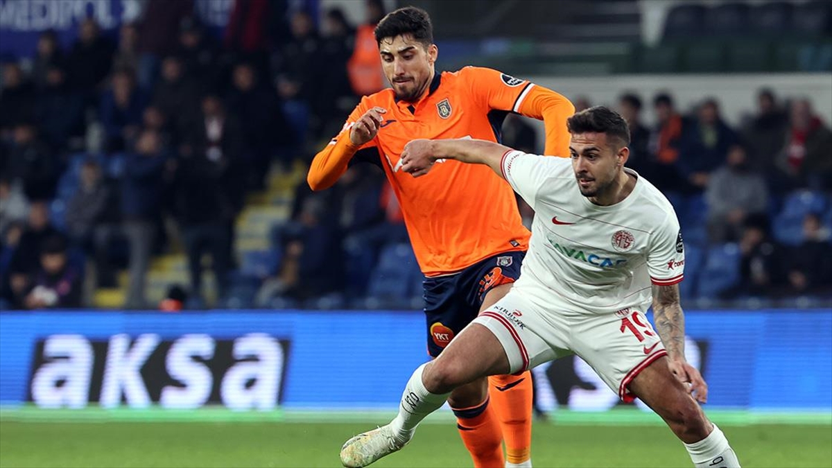 Medipol Başakşehir Üst Üste İkinci Galibiyetini Aldı