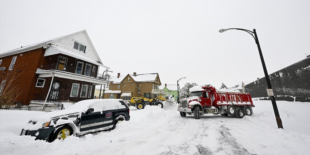 ABD'de kar fırtınası hava ve kara trafiğini felç etti