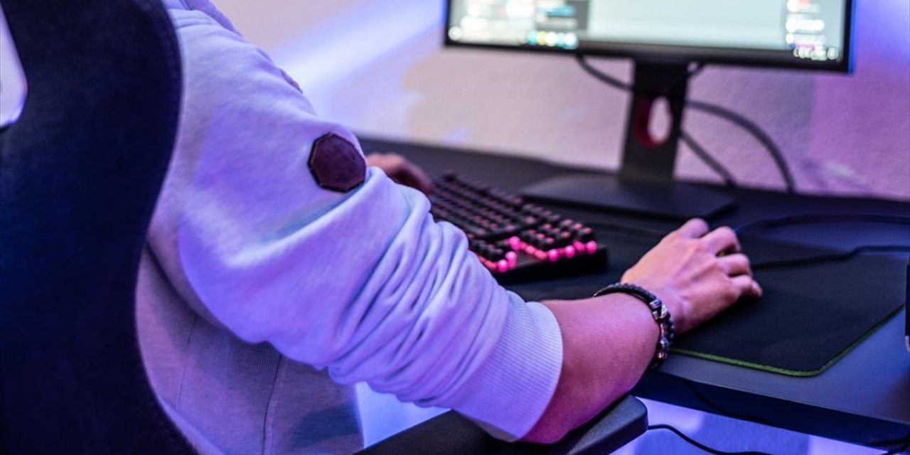 Ofis Bilgisayarında 275 Saat Oyun Oynayan Japon Çalışana Maaş Kesintisi