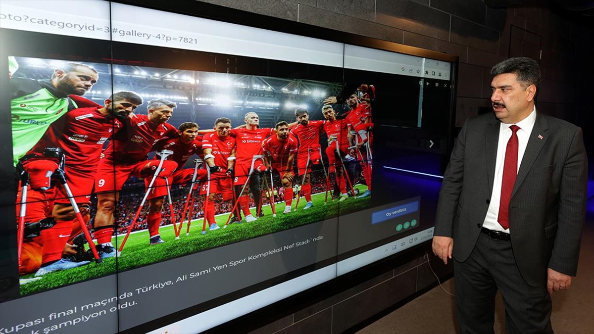 Havelsan Genel Müdürü Nacar, "yılın Fotoğrafları" Oylamasında "şampiyonlar" Fotoğrafına Oy Verdi