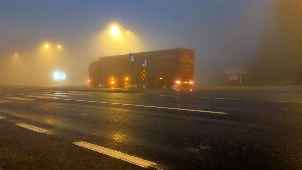 Bolu Dağı'nda Sis Ve Hafif Sağanak Etkili Oluyor