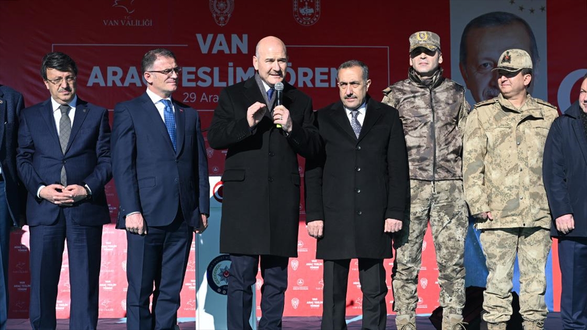 İçişleri Bakanı Soylu, Van'da Araç Teslim Törenine Katıldı