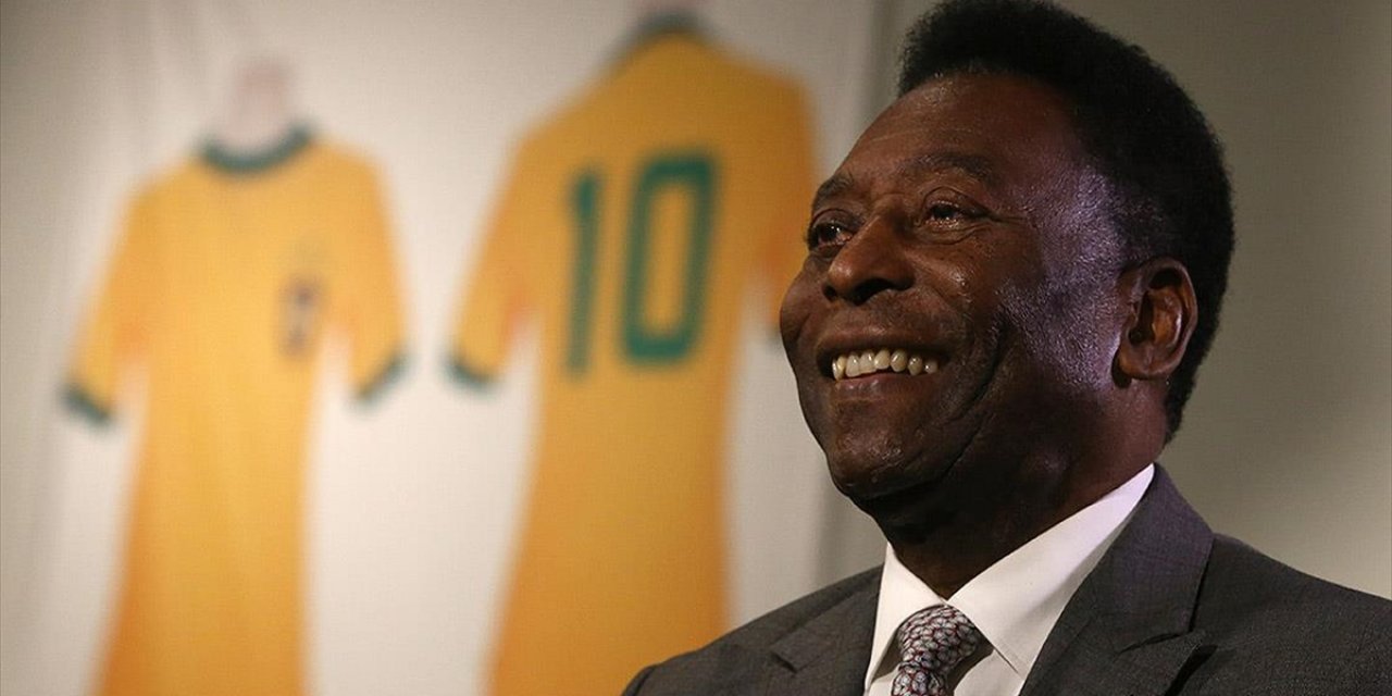 Brezilyalı Efsane Futbolcu Pele 82 Yaşında Hayatını Kaybetti