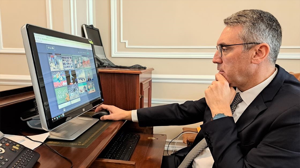 Türkiye'nin Atina Büyükelçisi Özügergin "yılın Fotoğrafları" Oylamasında "havalı Duruş" Fotoğrafını Seçti