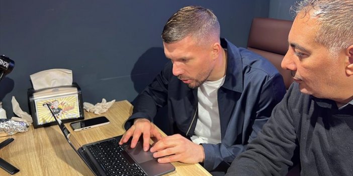 Lukas Podolski'nin "yılın Fotoğrafları" Oylamasında Tercihi "şampiyonlar" Oldu