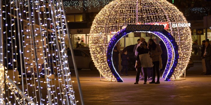 KUŞADASI YENİ YILA IŞIL IŞIL GİRİYOR