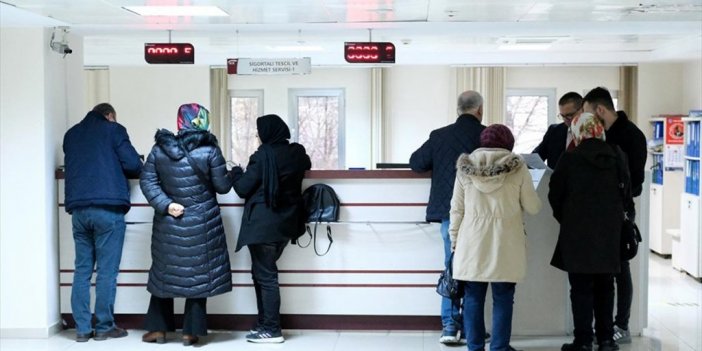 Yılın Son Gününde Sgk Merkezlerinde Eyt Mesaisi