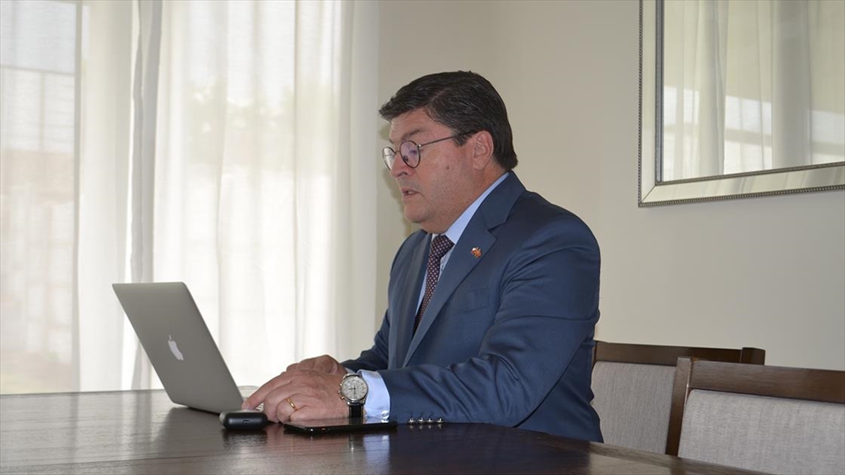 Şili'nin Ankara Büyükelçisi Arcos "yılın Fotoğrafları" Oylamasında "ekmek Teknesi" Fotoğrafına Oy Verdi