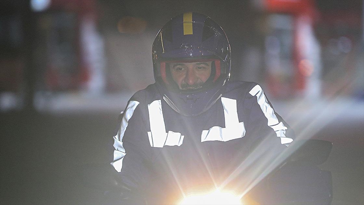 Bakan Varank, Yeni Yıla Motosikletli Kuryelerle Girdi