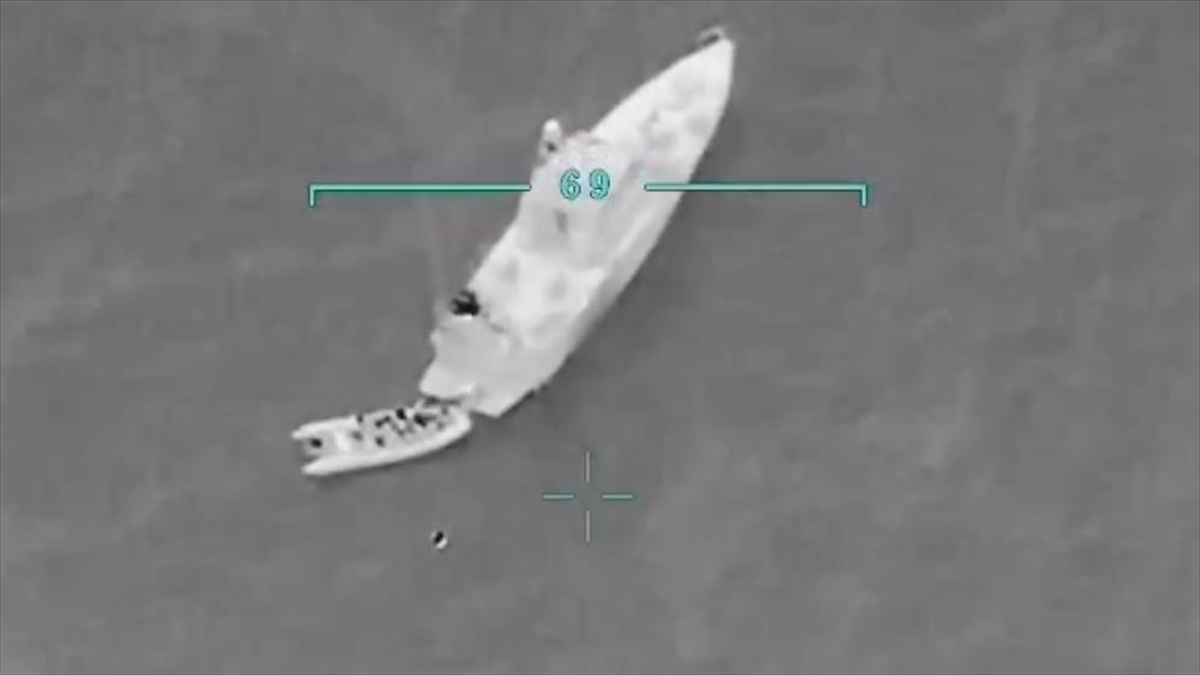 Yunan Sahil Güvenlik Botunun Göçmenleri Türk Kara Sularına İtmesi İha İle Tespit Edildi