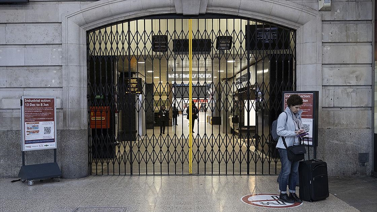 İngiltere'de Demir Yolu Çalışanlarının Grevi Yeni Yılda Da Sürüyor