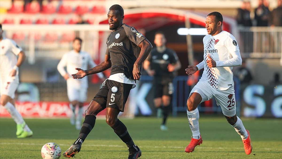 Ümraniyespor İle Hatayspor Berabere Kaldı