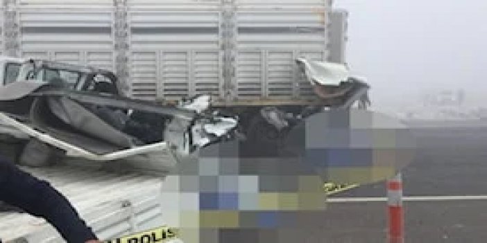 Askeri kamyonet ile TIR çarpıştı: Şehit ve yaralılar var