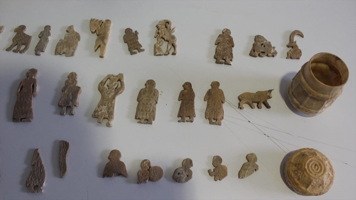 Gümrük Muhafaza Ekipleri Suriye Sınırında 51 Parça Tarihi Eser Ele Geçirdi