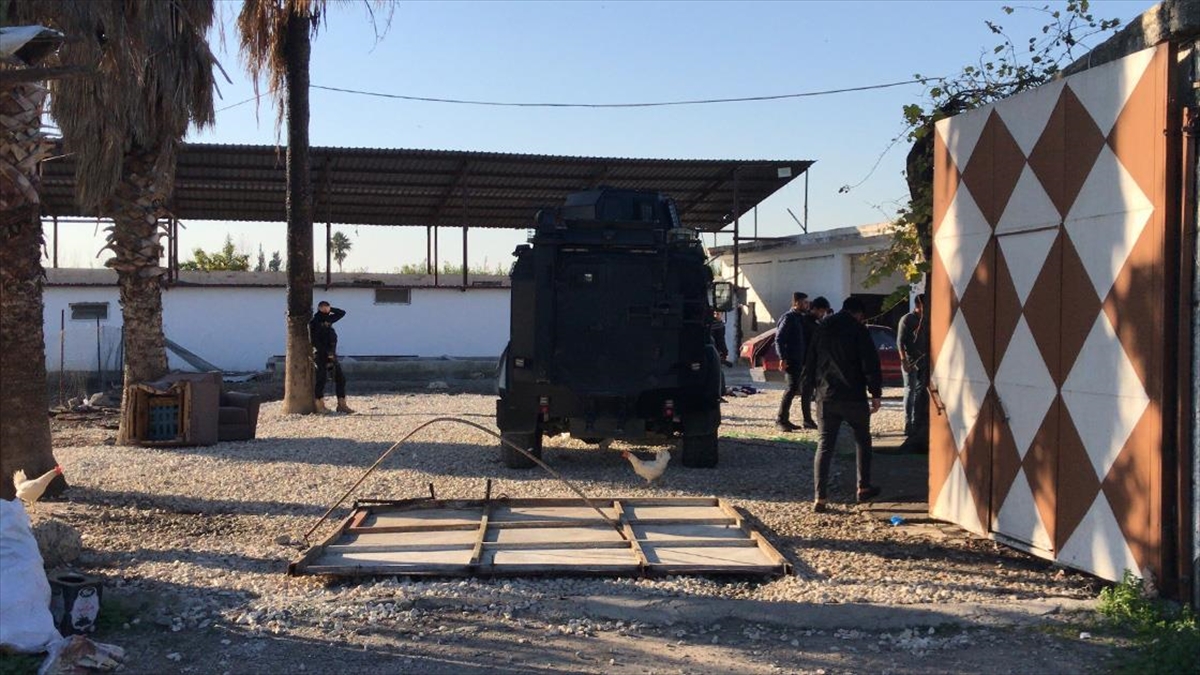 Adana'da Operasyonda Polise Silah Doğrultan Cinayet Zanlısı Yaralanarak Etkisiz Hale Getirildi