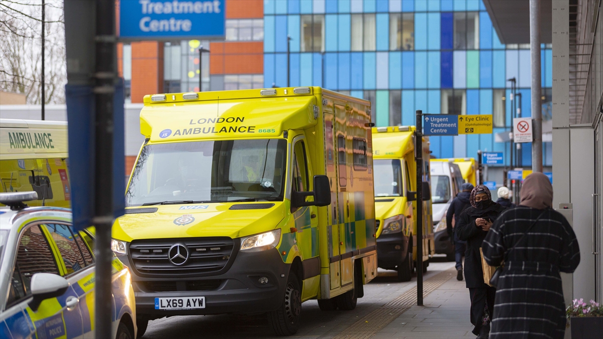 İngiltere'de "Öksürük Ve Soğuk Algınlığı İlaçlarında Kıtlık" Uyarısı