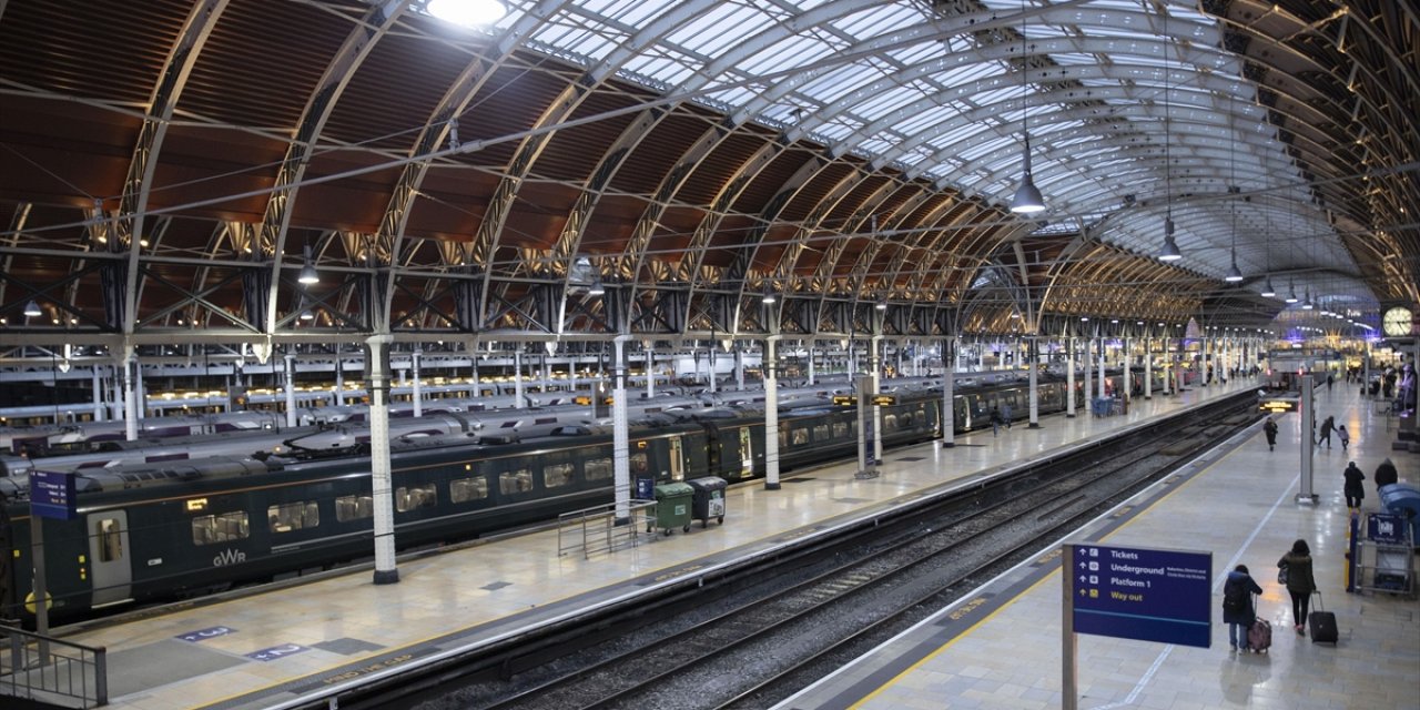 İngiliz Hükümeti, Kilit Sektörlerde Grevleri Frenlemek İçin Yasa Çıkarmaya Hazırlanıyor