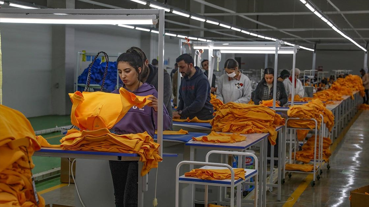 Van'da İstihdama Katkı Sağlayacak Tekstil Fabrikalarında Üretim Heyecanı Yaşanıyor
