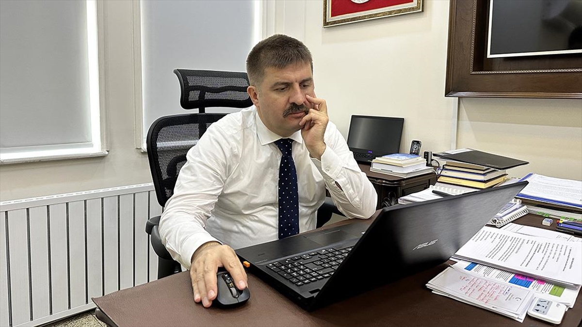 Iğdır Valisi Sarıibrahim, "Yılın Fotoğrafları" Oylamasında "sevinç Dalgası" Adlı Fotoğrafı Seçti