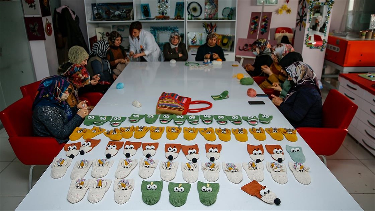 Diyarbakırlı Kadınların Ördüğü El Kuklalarına İngiltere'den Talep