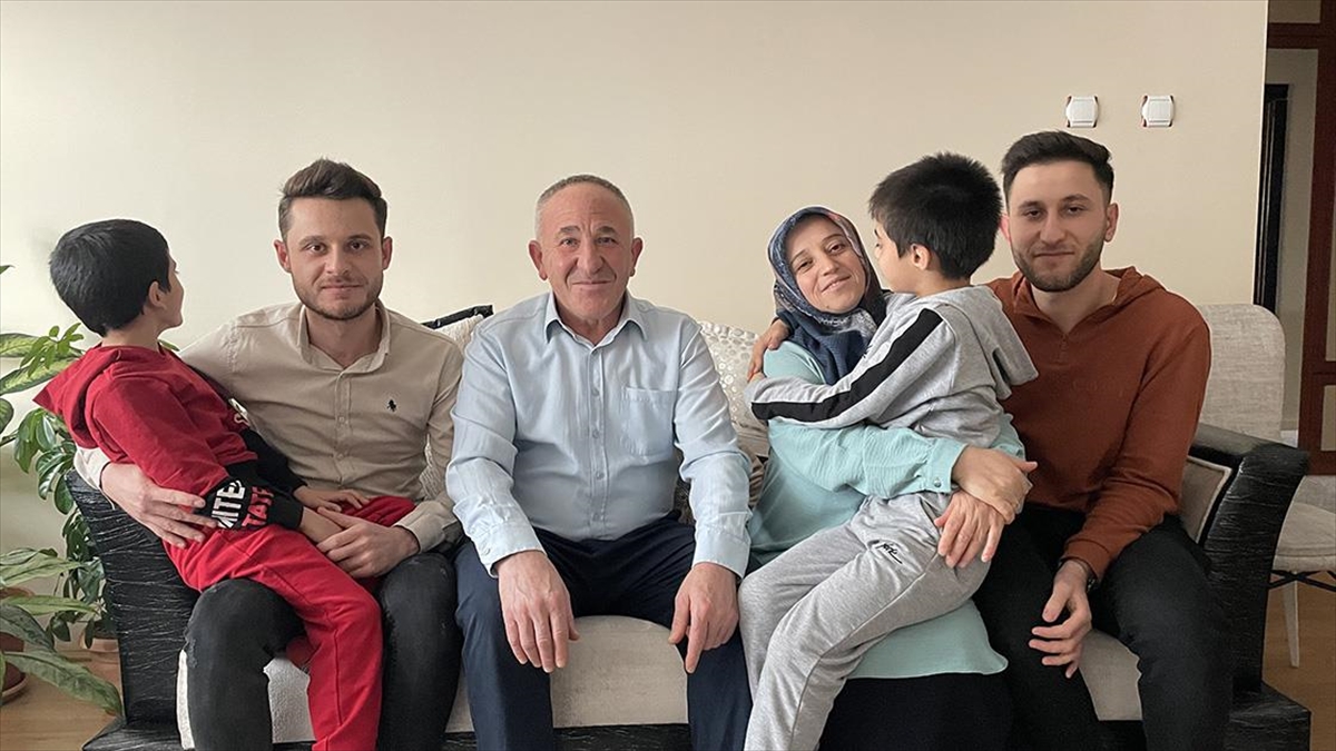 Üçüz Evlat Sahibi Çift, İki Çocuğun Koruyucu Ailesi Oldu