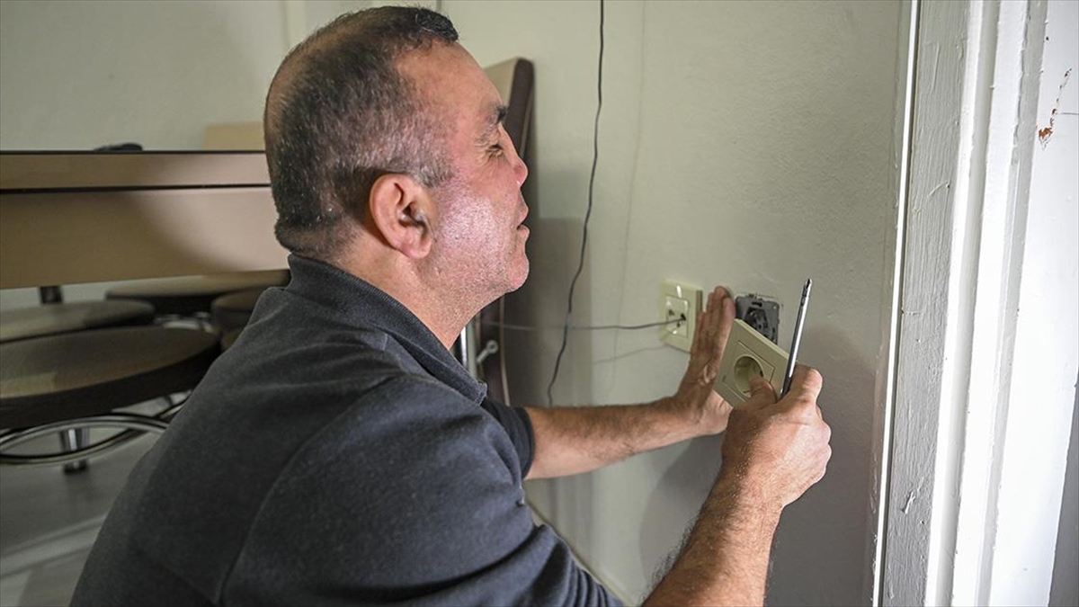 Görme Engeline Rağmen El Becerisiyle Herkesin Takdirini Kazanıyor