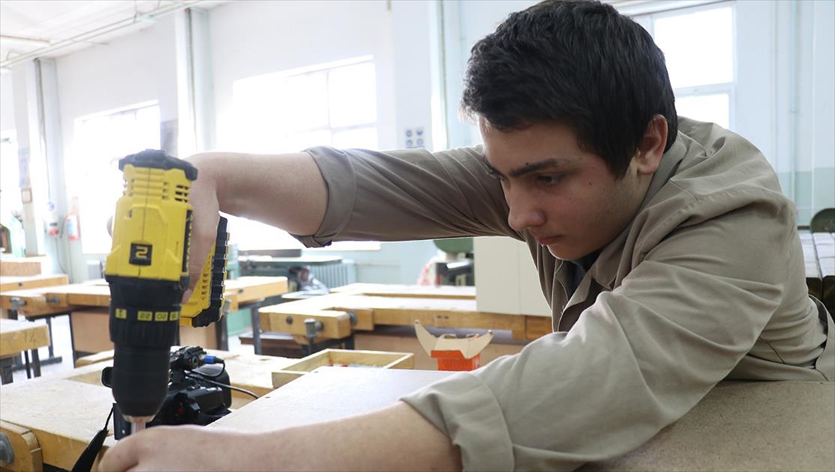 Yalova'nın İstihdam Garantili Meslek Lisesi Bir Yılda 2,4 Milyon Lira Ciro Yaptı