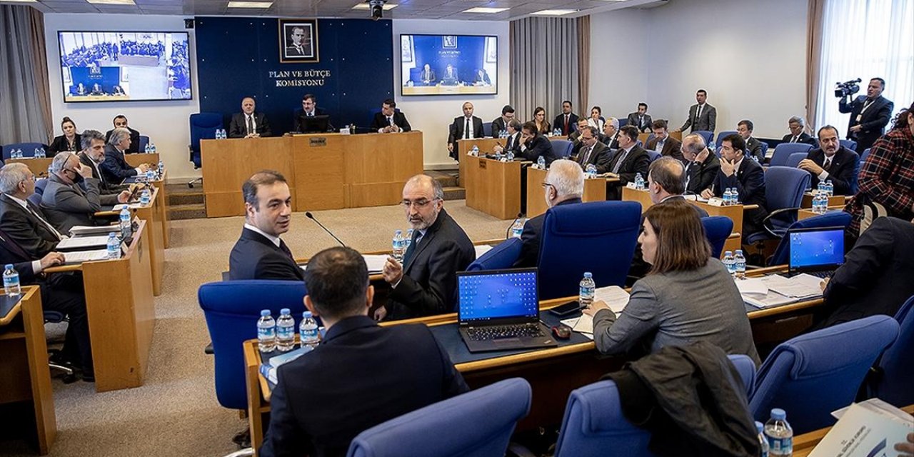 Memur Ve Emekli Maaş Artışlarını İçeren Kanun Teklifi, Tbmm Plan Ve Bütçe Komisyonunda Kabul Edildi