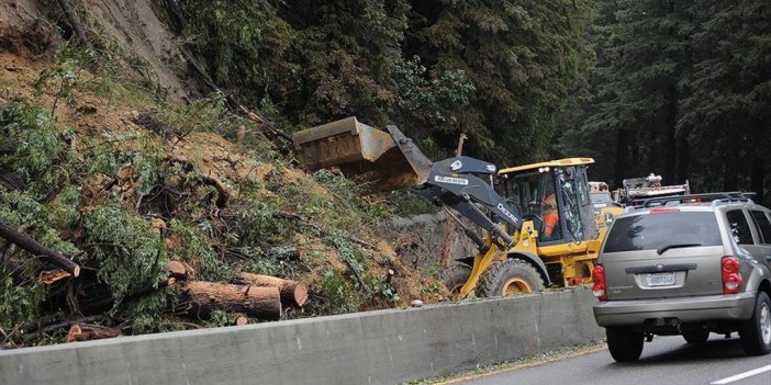 California'da Fırtına Nedeniyle 14 Kişi Hayatını Kaybetti