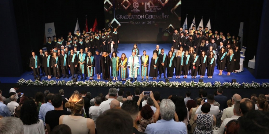 New York Tirana Üniversitesinde Mezuniyet Heyecanı