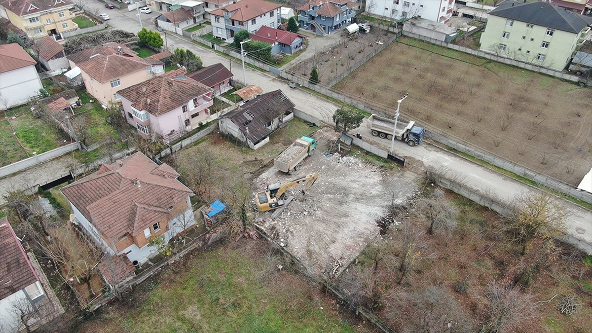 Düzce'de Depremde Hasar Gören Yapılarla İlgili Çalışmalar Tamamlandı