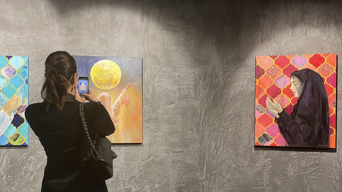 İstanbul'u Kadınların Gözünden Yansıtan "Alem-i Şuhut" Sergisi Açıldı