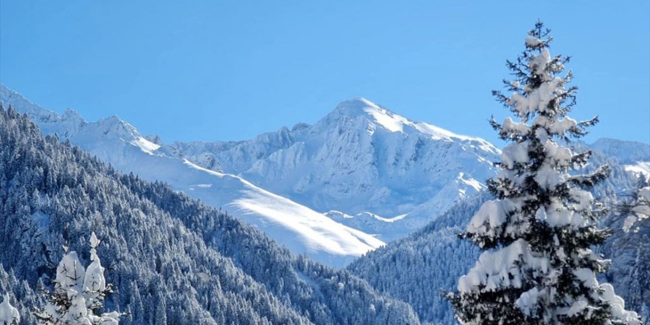 Kaçkar Dağları Milli Parkı'nda Kar Kalınlığı 1 Metreyi Aştı
