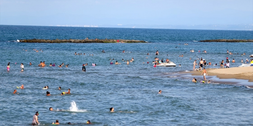 'Rip Akıntısından Açığa Ya Da Sahile Paralel Yüzerek Kurtulun'
