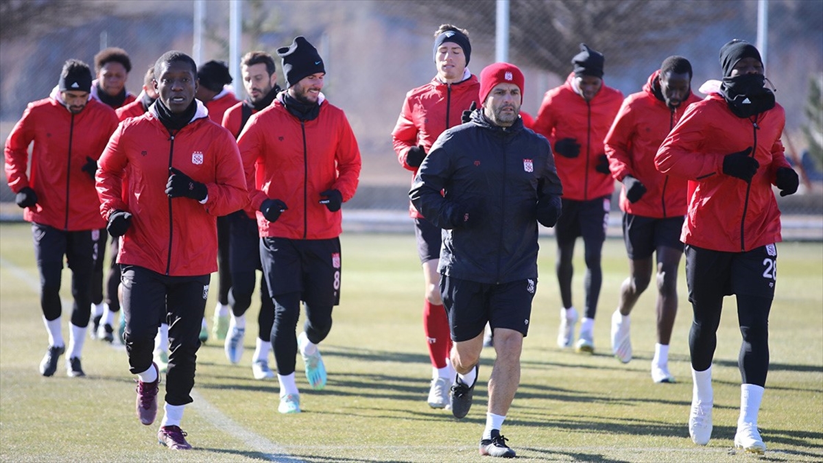 Sivasspor, Süper Lig'de Yarın Kayserispor'a Konuk Olacak