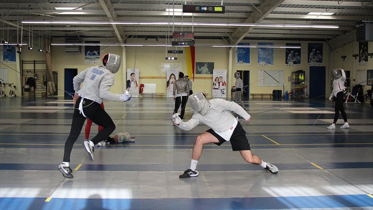 Milli Eskrimci Enver Yıldırım, Paris 2024'e Fransa'da Hazırlanıyor