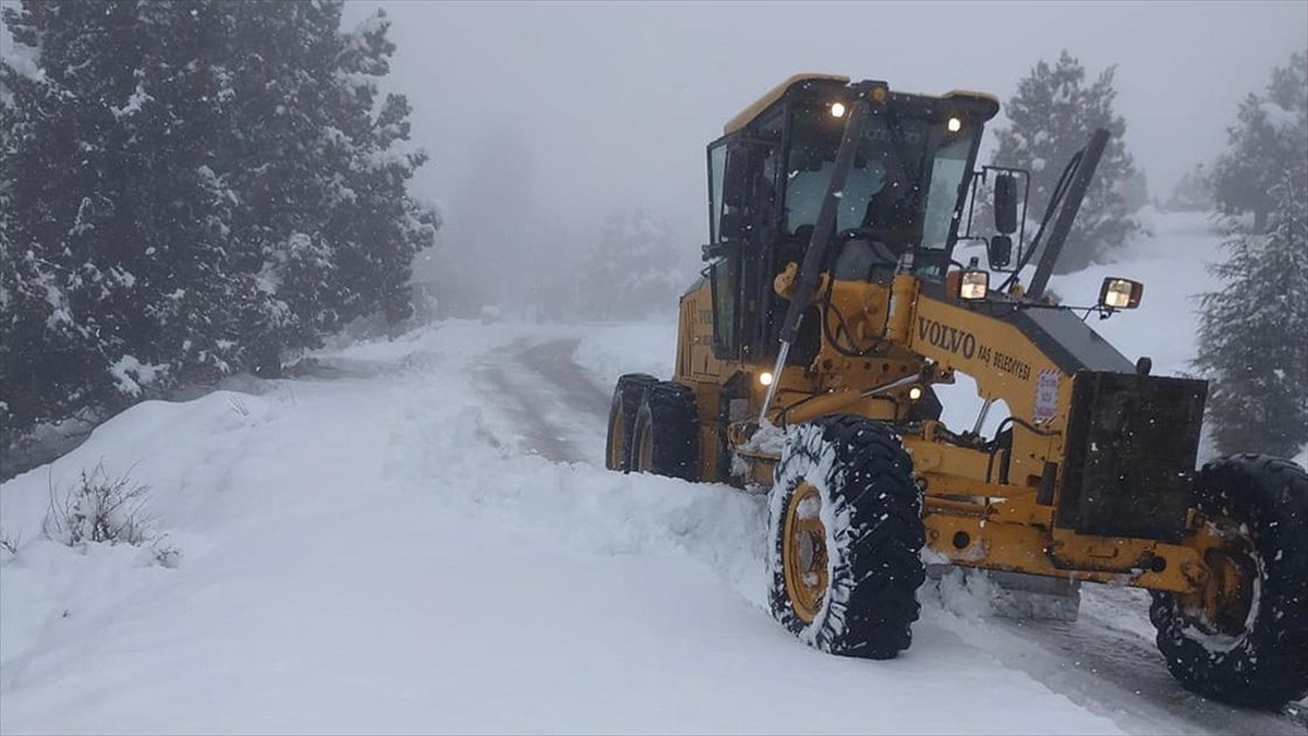 Antalya'nın Yüksek Kesimlerine Kar Yağdı