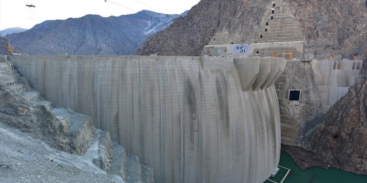 Yusufeli Barajı'nda Su Seviyesi 63 Metreye Ulaştı, Dip Savaklar Test Edildi