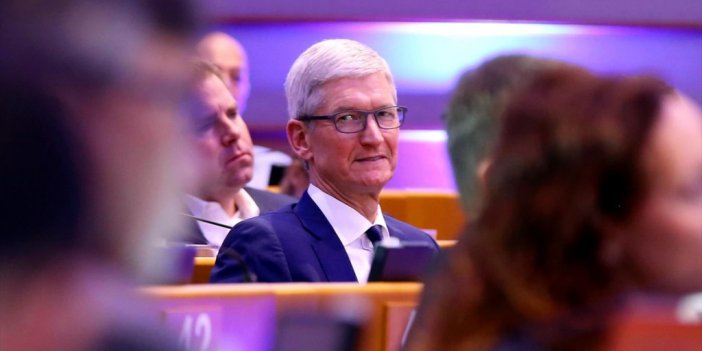 Apple, Ceo'su Cook'un Yıllık Maaşından Yaklaşık Yüzde 40 Kesinti Yapacak